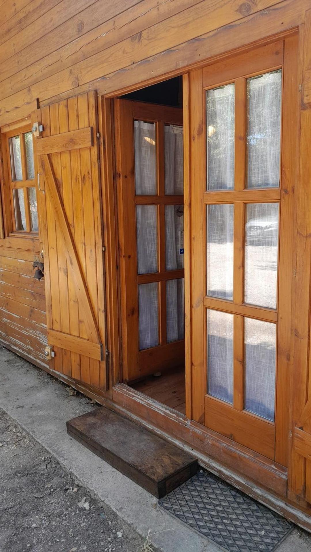La Cabane En Bois Tourves Exterior photo